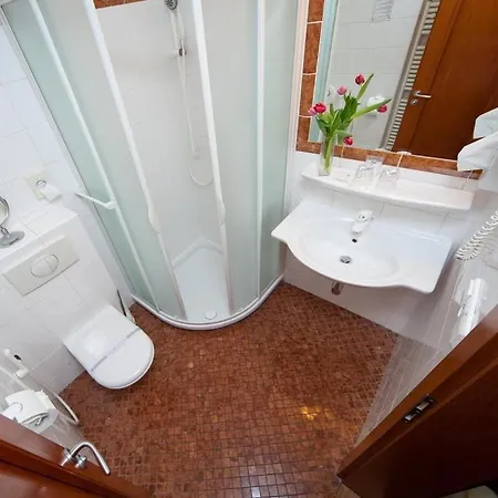 Hotell 16 -